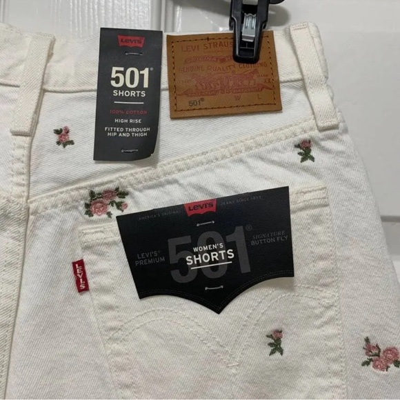 NWT-Sz 29- Levis Premium 501 High Waisted Shorts in Ivory w/embroidered flowers - Picture 3 of 5